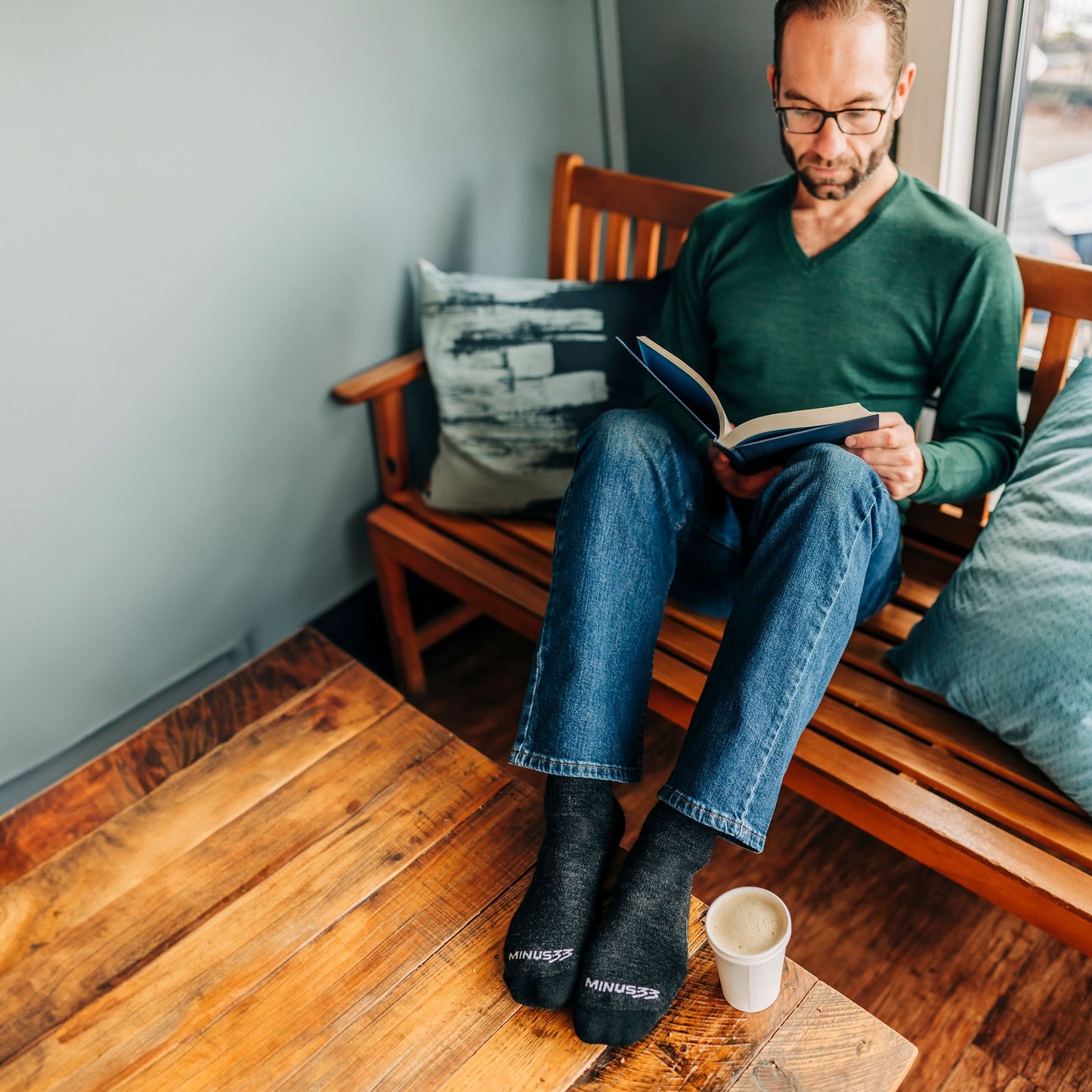 Men's Midweight Merino Wool V-Neck Sweater | 100% Merino Wool - Osadia Concept Store