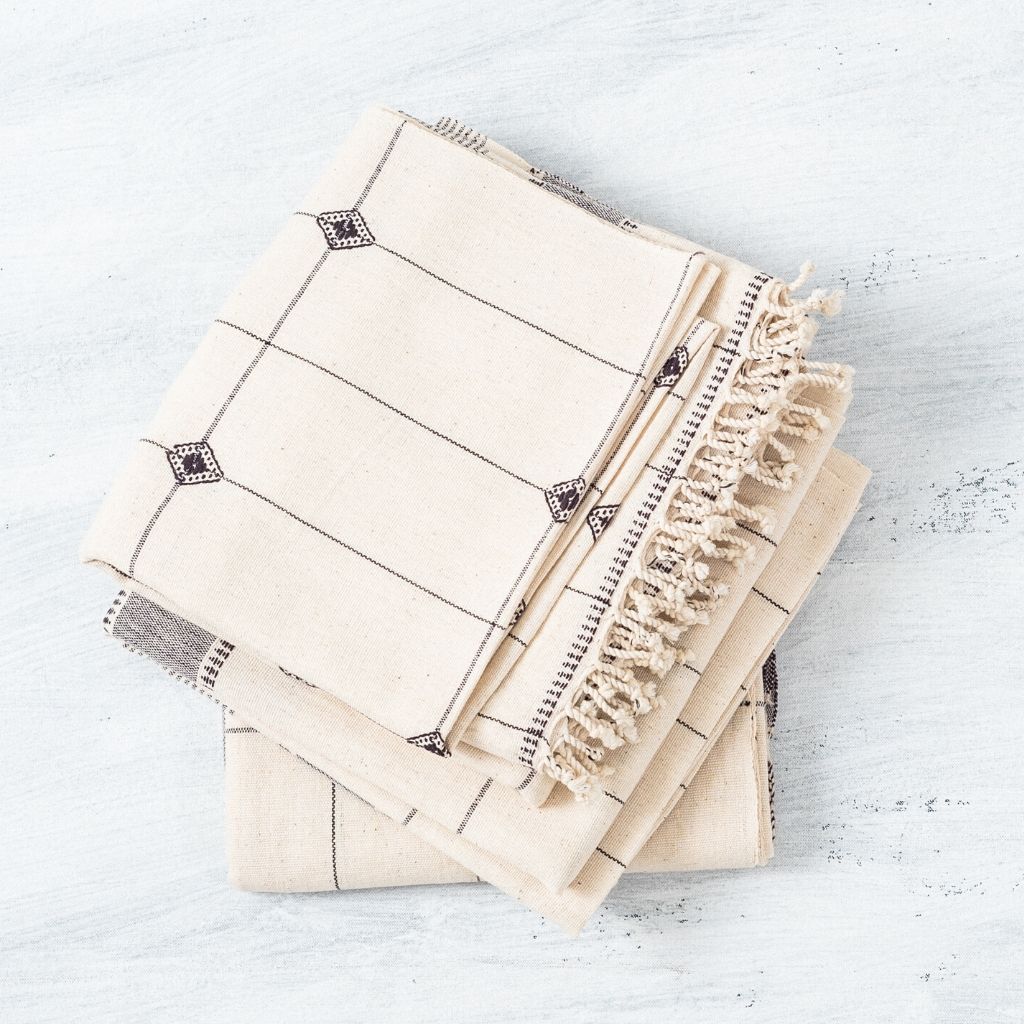 Mool Handwoven Artisanal King Size Organic Cotton Bedspread In Black & Off White