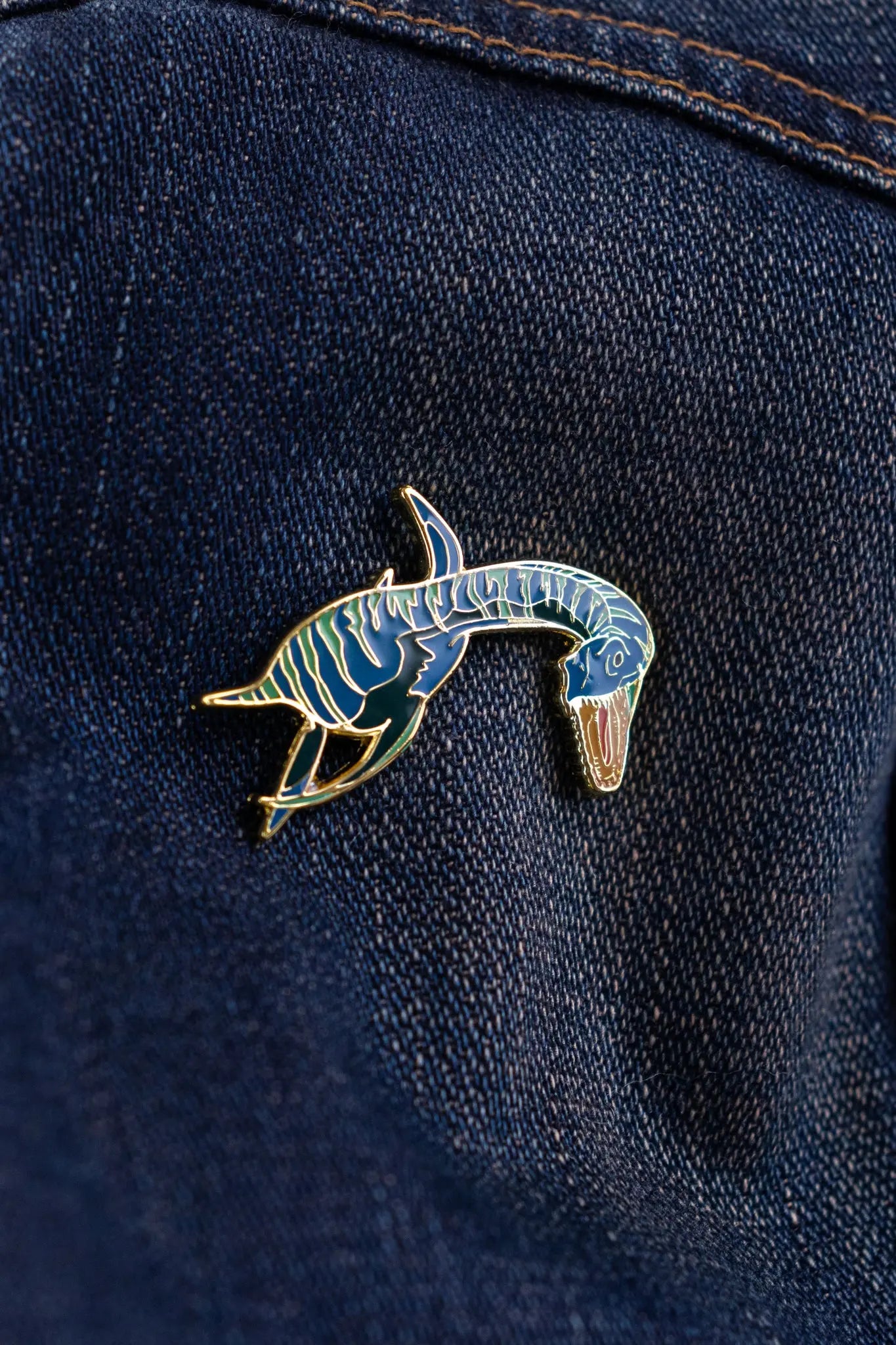 Plesiosaurus Enamel Pin (Plesiosaurus dolichodeirus)