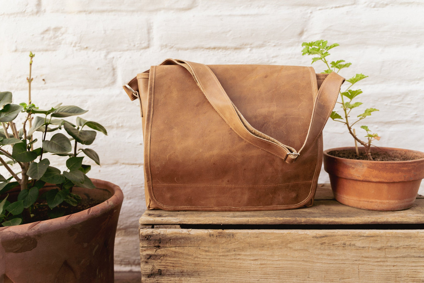K'at Messenger Bag - Tan